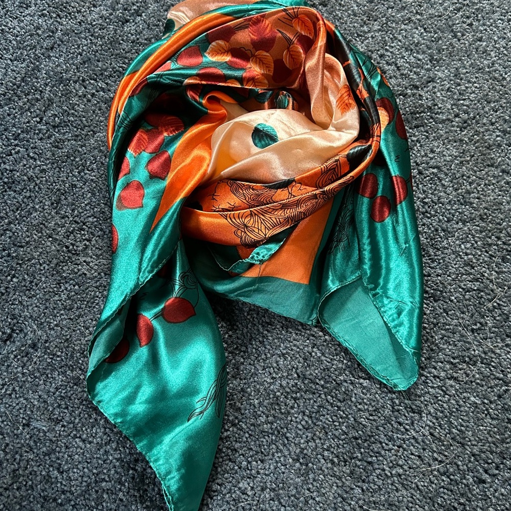 Leafy fall scarf